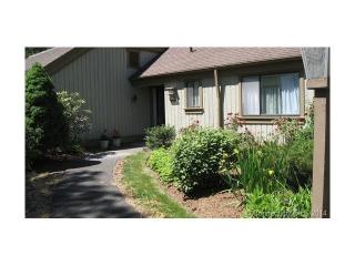 950 Heritage Vlg, Southbury, CT 06488-1353