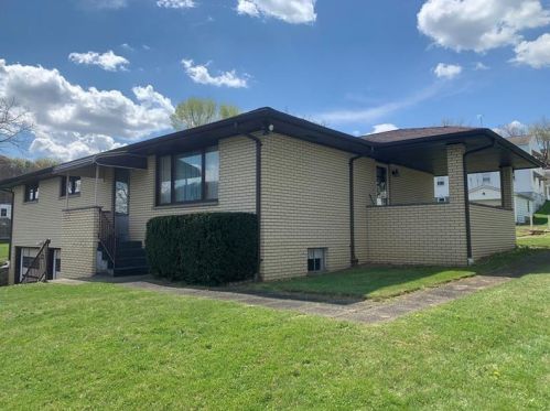311 Agnew Rd, Jeannette, PA 15644-2519
