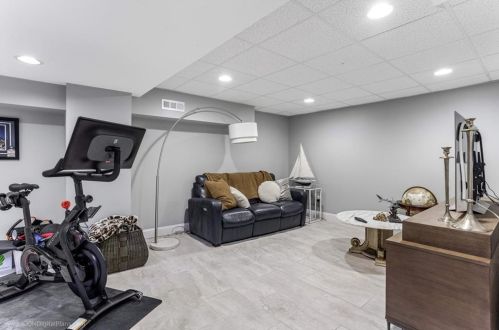 311 Middle Rd, Warwick RI  02818-2807 exterior