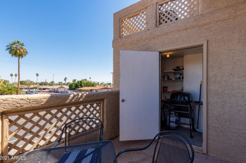 930 Mesa Dr, Mesa AZ  85201-4321 exterior