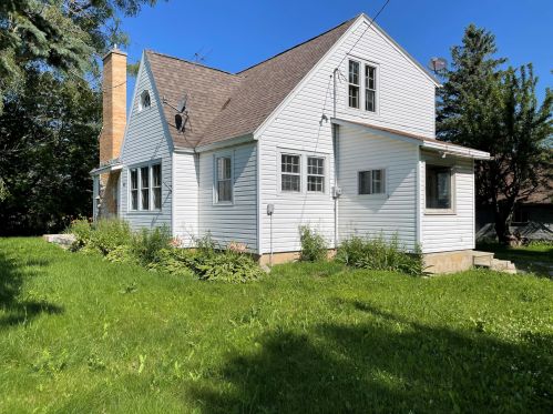 1208 State Highway 310, Manitowoc, WI 54220-8927