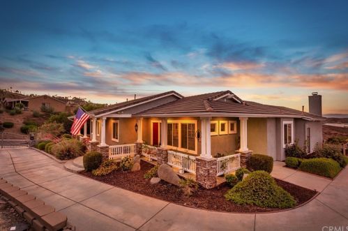 2 Via Del Lago, Lake Elsinore, CA 92532-0123