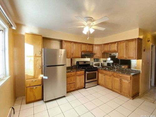 25-21 32nd St, Long Island City, NY 11102-2054