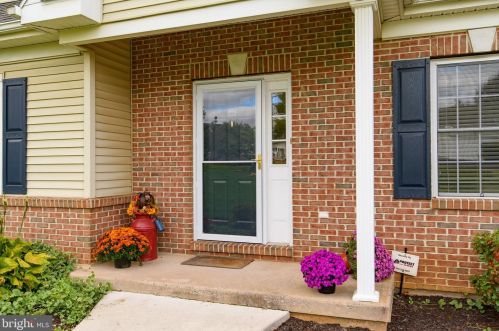 4831 Derby Ln, Macungie, PA 18062-8320