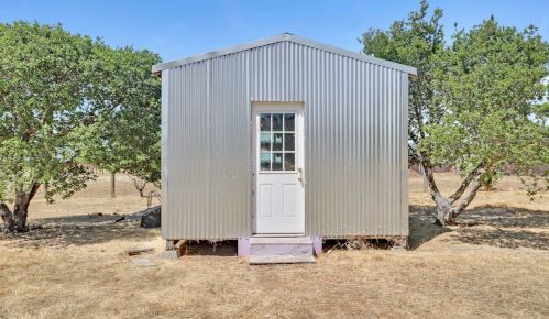 10000 Walter Welsher Ct, Gilroy CA  95020-9704 exterior