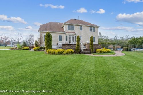 1 Vail Ln, East Freehold NJ  07728-8487 exterior