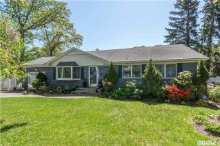 101 Peterborough Dr, Northport, NY 11768-1117