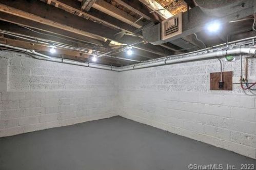 242 Meadowside Rd, Milford CT  06460-4528 exterior