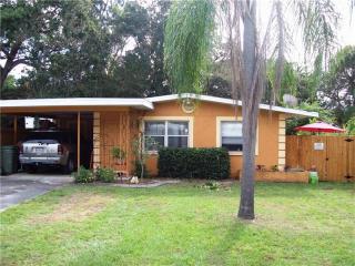 2726 Bay St, Sarasota, FL 34237-7626