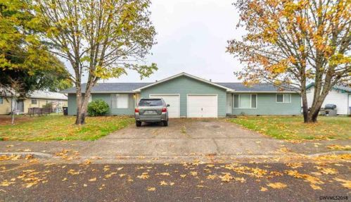 945 E St, Lebanon, OR 97355-1757