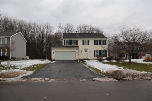 3273 Leeward Cir, Walworth, NY 14568-9437
