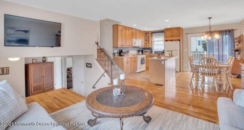 6 Wyoming Dr, Jackson Twp NJ  08527-1543 exterior