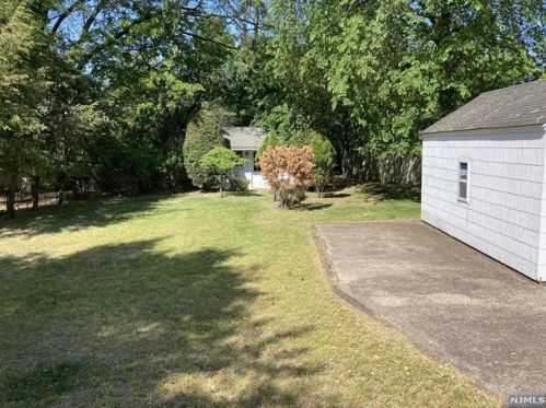 671 Delaware Ave, Ridgewood NJ  07450-5501 exterior