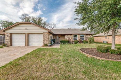 2508 Westpark Way Cir, Euless, TX 76040-3939