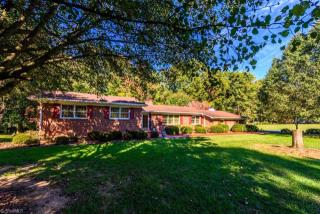 5415 Woodcliff Dr, Winston Salem, NC 27106-1921
