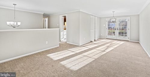 615 Merlins Ln, Herndon, VA 20170-3127