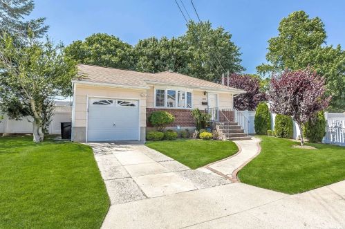 2393 Denton St, North Bellmore, NY 11710-2724