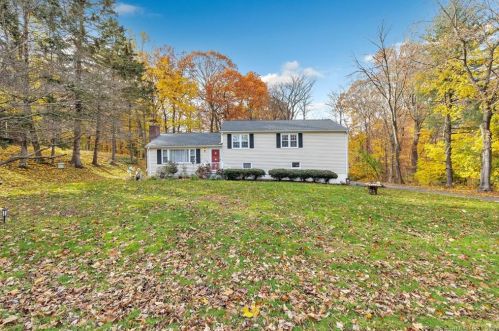 87 Pemberton Dr, Bridgeport, CT 06611-2205