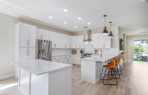 7579 Berkshire Pines Dr, Naples FL  34104-9445 exterior