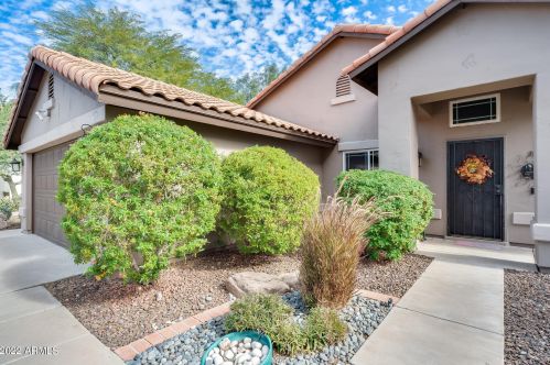 7141 Crest Ln, Glendale, AZ 85310-5612
