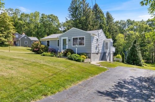 40 Mansfield Rd, North Haven, CT 06473-1203