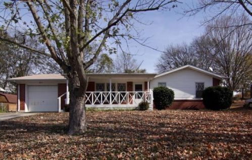 2011 Morris Ave, Columbia, TN 38401-3921