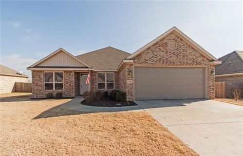 370 Drewrys Bluff Dr, Fayetteville, AR 72704-7103