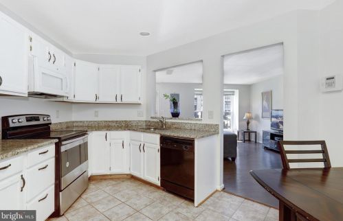 9217 Cardinal Forest Ln, Lorton, VA 22079-2826