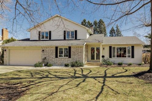 1019 Pinewood Cir, Cleveland, OH 44124-1052