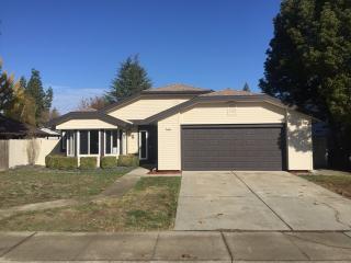1631 Pebblewood Dr, Sacramento, CA 95833-2632