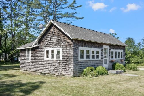 641 1st Nh Tpke, Northwood NH  03261-3302 exterior