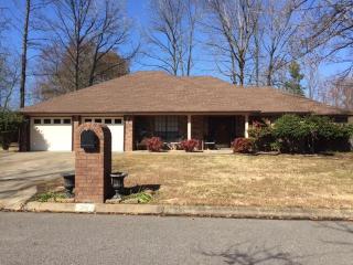 512 Mallard Ln, Russellville, AR 72801-4742