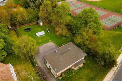 636 Cooke St, Waterbury CT  06710-1106 exterior