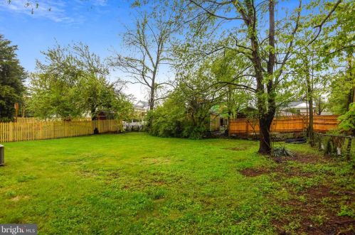 605 King St, Leesburg, VA 20175-3906