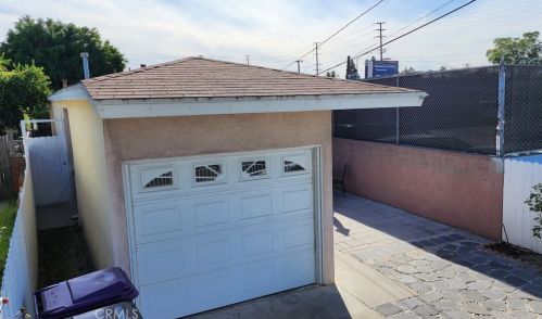 2036 Poppy St, Long Beach, CA 90805-3221