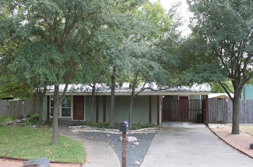 7503 Delafield Ln, Austin TX  78752-1310 exterior