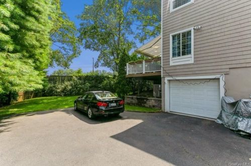 17 Arborwood Ln, White Plains, NY 10603-3350