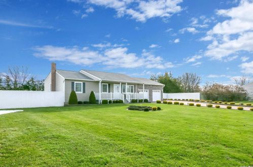73 Marge Ln, Baiting Hollow, NY 11933-1349