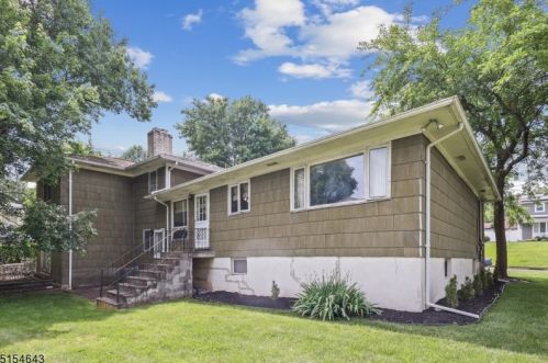 523 Hidden Holw, Scotch Plains NJ  07076-2027 exterior