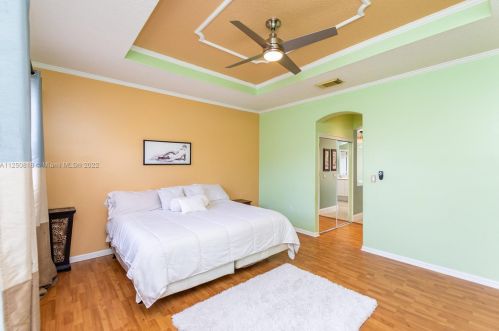 19270 29 Ct, Hollywood FL 33029-2474 exterior