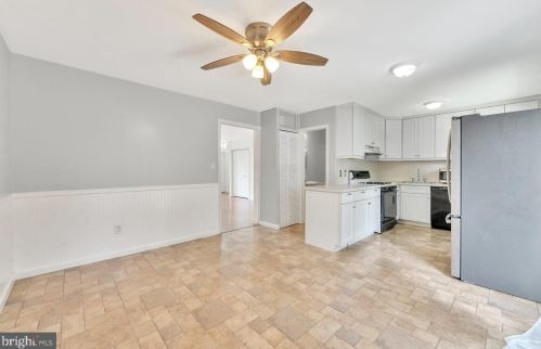 176 Canterbury Ct, East Windsor NJ  08520-5536 exterior