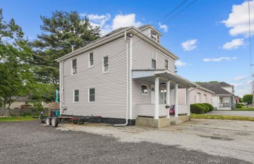 1736 Elmwood Ave, Warwick RI  02888-1104 exterior