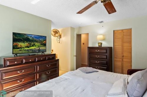 19621 58 Ave, Hialeah FL  33015-4909 exterior