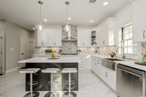 57 Bobwhite Ln, Hicksville NY  11801-4520 exterior