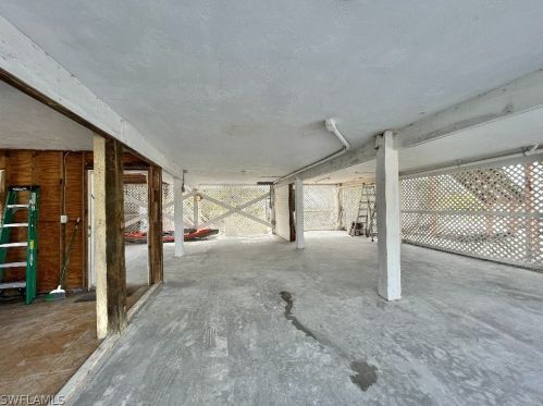 220 Palm Lk Dr, Sanibel FL 33957-5601 exterior