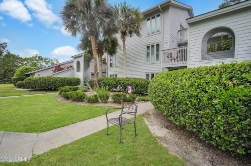 9 Marsh Harbor Dr, Beaufort, SC 29907-1229