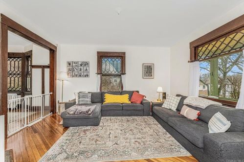 4 Wallace Pl, White Plains NY  10606-3211 exterior