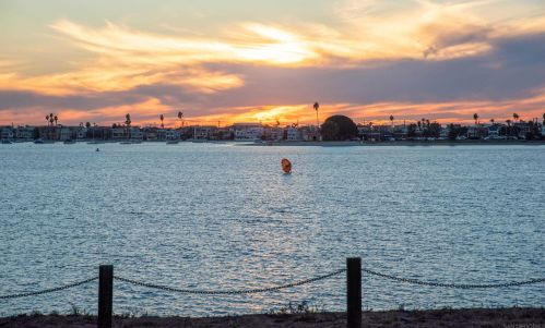 3535 Riviera Dr, San Diego CA 92109-6641 exterior