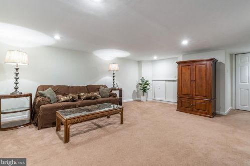 296 Stone Rdg Dr, Norristown PA  19403-5222 exterior