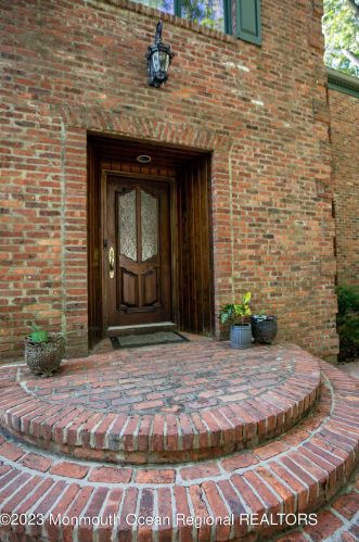 68 Howland Rd, Middletown, NJ 07748-3059